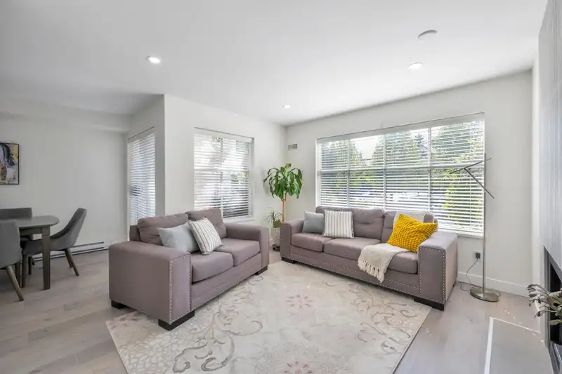 20 2450 HAWTHORNE AVENUE - photo 4 of 24