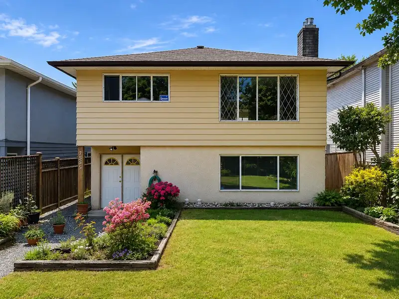 1555 BURRILL AVENUE - photo 1 of 40