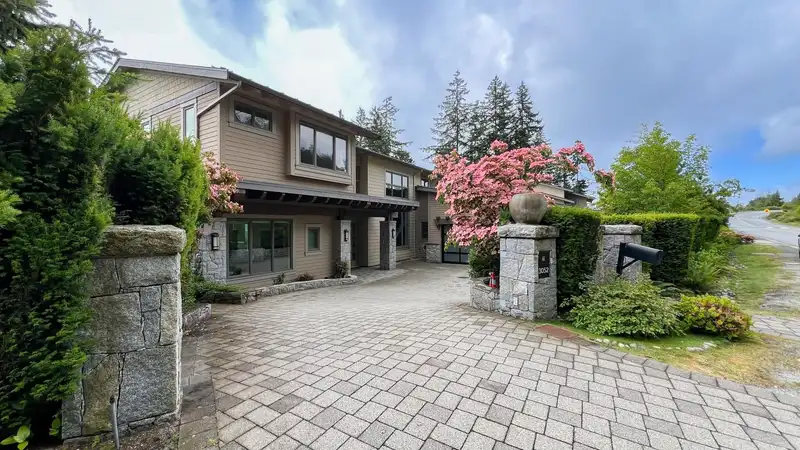 3052 CHIPPENDALE ROAD - photo 2 of 40