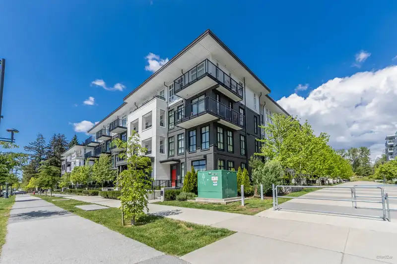 420 13933 105 BOULEVARD - photo 2 of 20