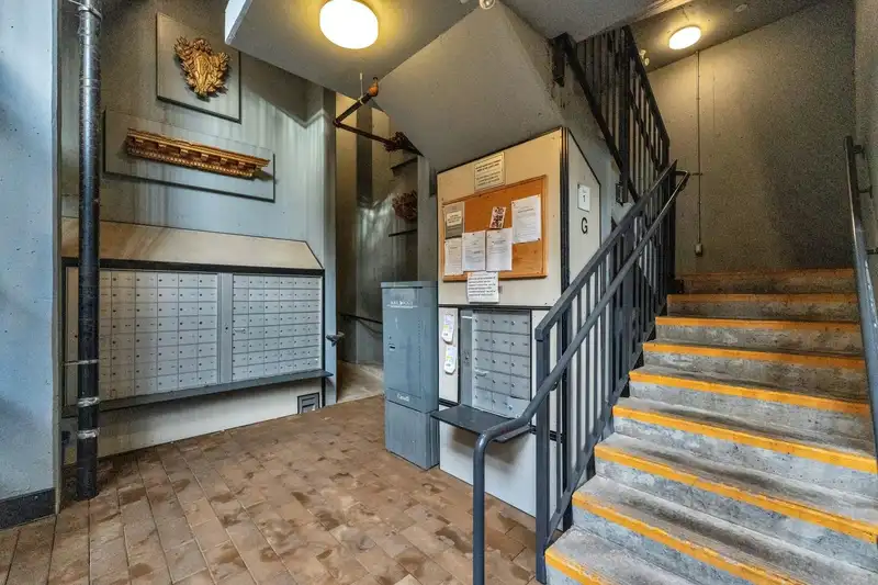 404 138 E HASTINGS STREET - photo 2 of 8