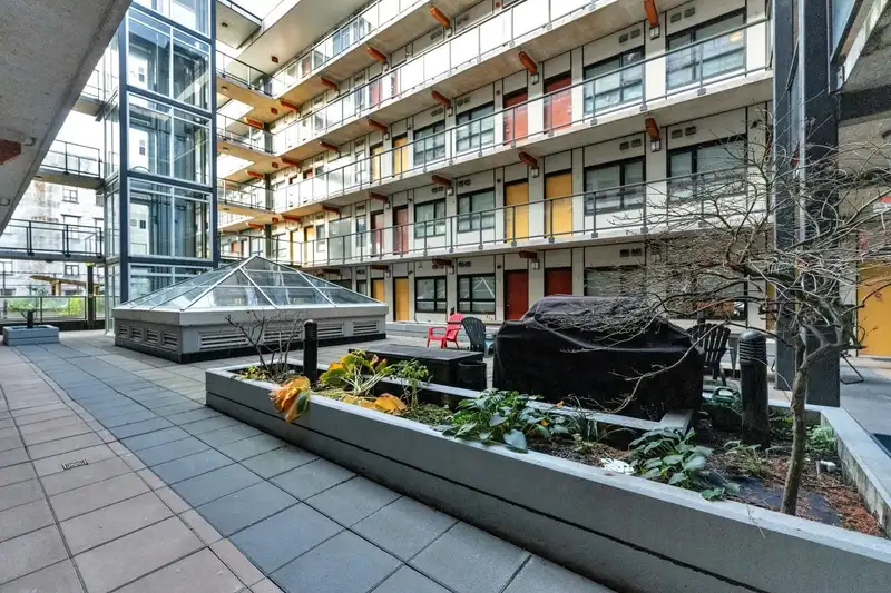 404 138 E HASTINGS STREET - photo 4 of 8