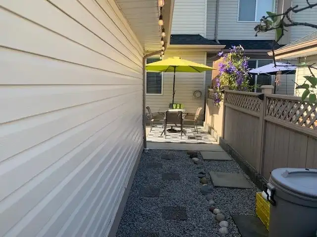 B31 3075 SKEENA STREET - photo 4 of 19