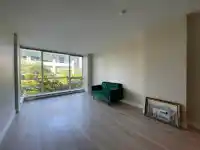 602 2968 GLEN DRIVE - thumbnail 4