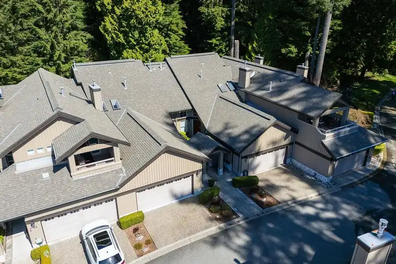 29 1550 LARKHALL CRESCENT - photo 3 of 40