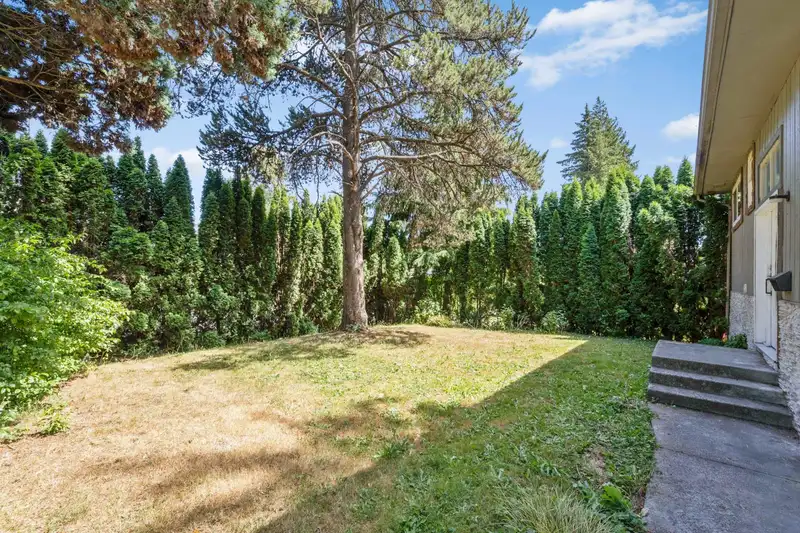 1510 KENT AVENUE - photo 2 of 29