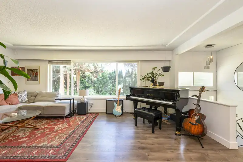 1510 KENT AVENUE - photo 3 of 29