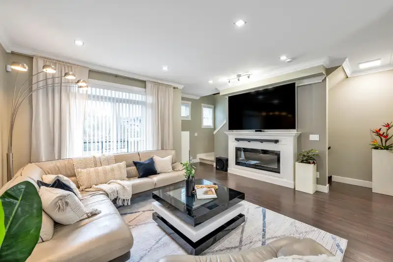 2 14285 64 AVENUE - photo 4 of 33