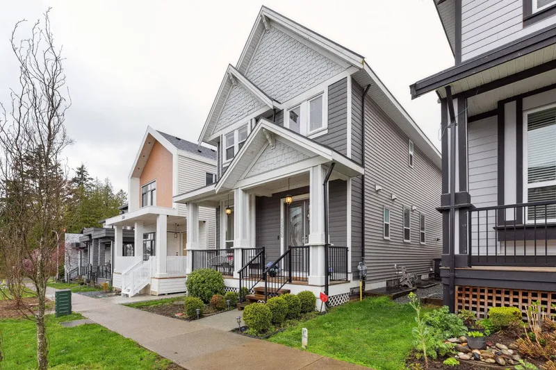 5926 139A STREET - photo 2 of 25