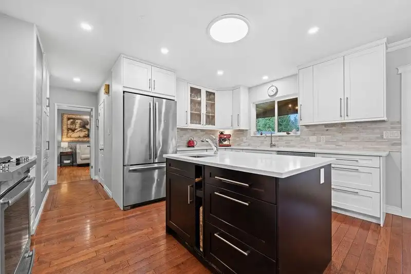 549 W 22ND STREET - photo 3 of 34