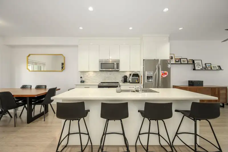 51 20860 76 AVENUE - photo 1 of 31