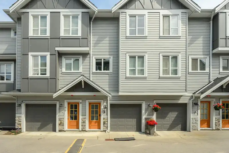 51 20860 76 AVENUE - photo 3 of 31