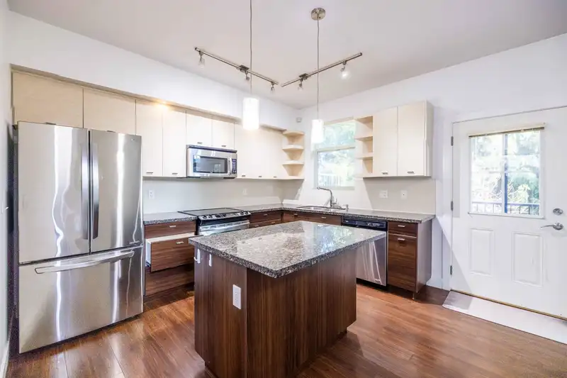 112 6299 144 STREET - photo 4 of 20
