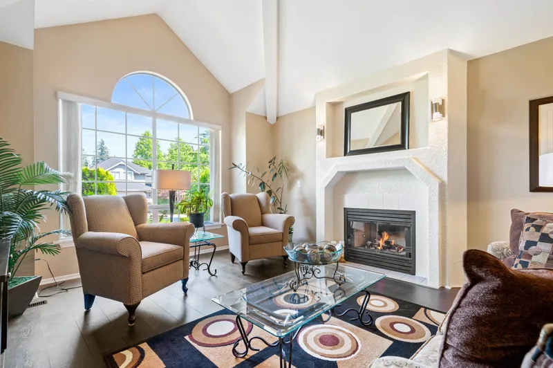 10931 161A STREET - photo 3 of 25