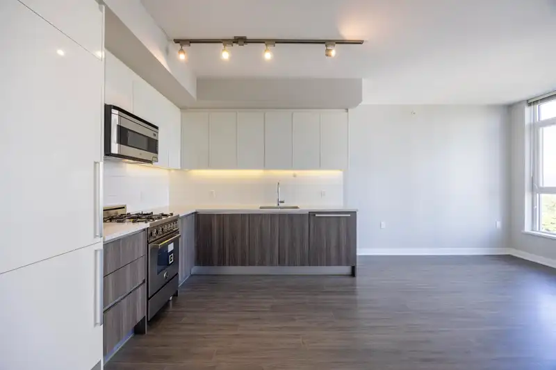 1107 4900 LENNOX LANE - photo 3 of 22