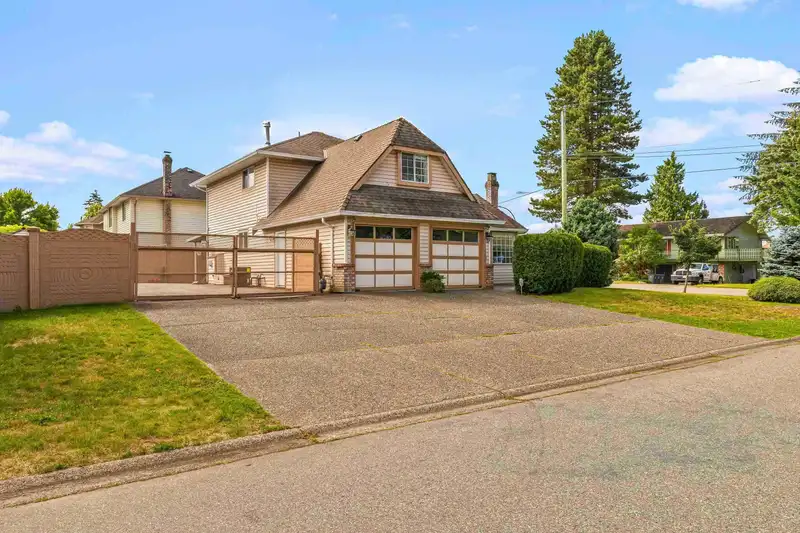 15480 112A AVENUE - photo 2 of 39