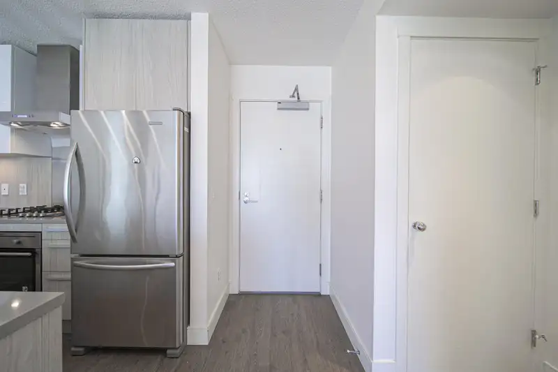 2207 3007 GLEN DRIVE - photo 2 of 30