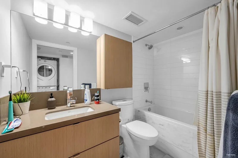 2504 8189 CAMBIE STREET - photo 4 of 25