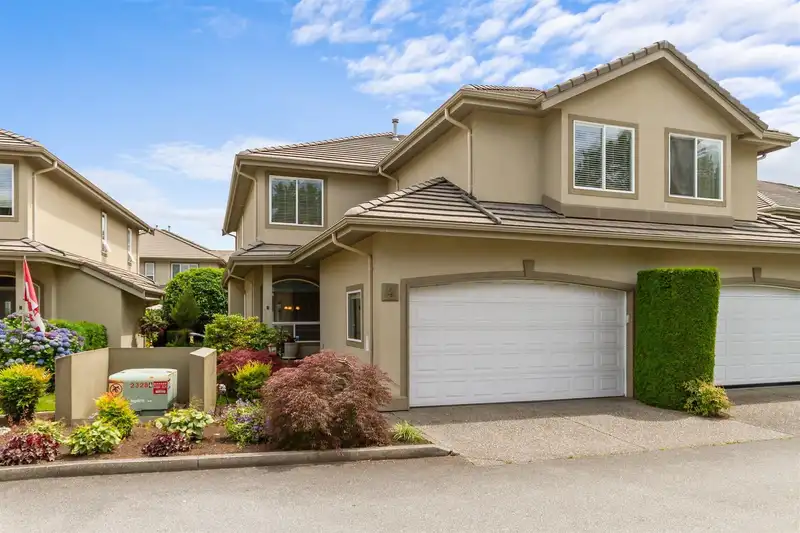 4 998 RIVERSIDE DRIVE - photo 1 of 25