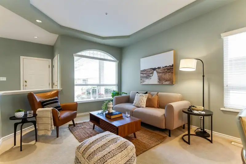 4 998 RIVERSIDE DRIVE - photo 4 of 25