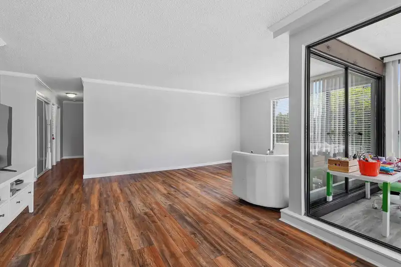104 1437 FOSTER STREET - photo 4 of 19