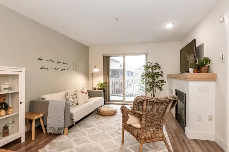 205 6500 194 STREET - photo 3 of 25