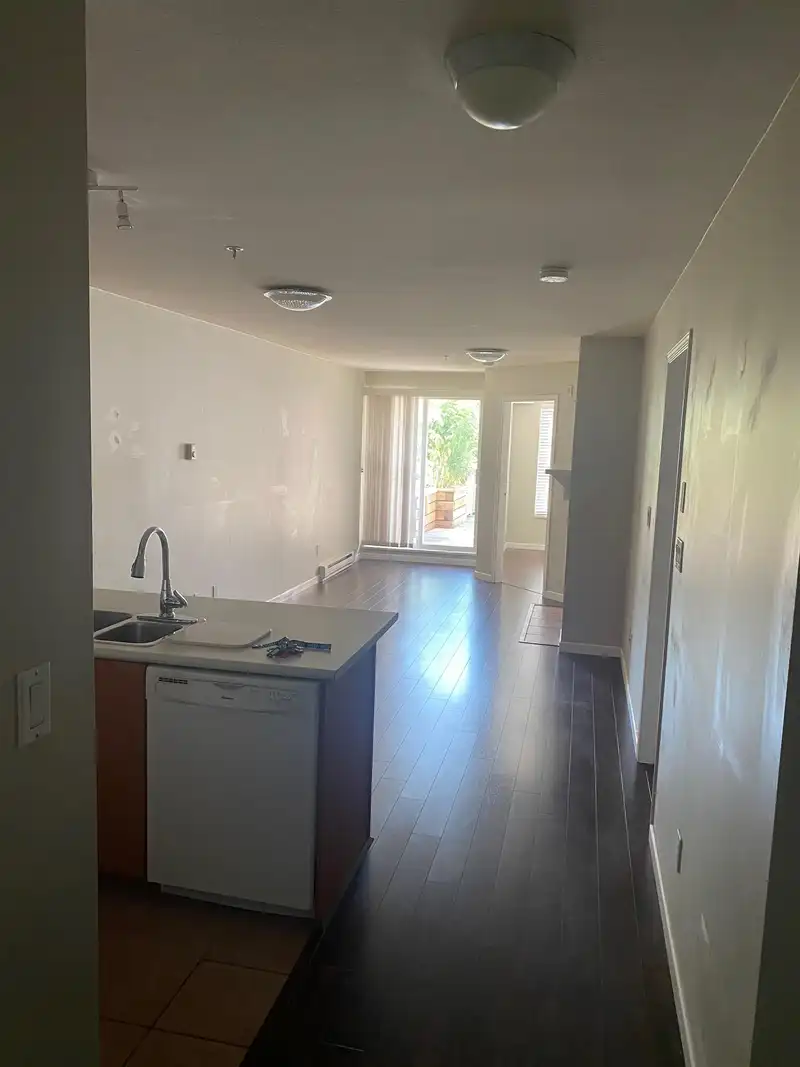 210 6991 VICTORIA DRIVE - photo 3 of 16