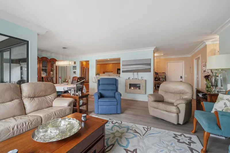 308 1437 FOSTER STREET - photo 3 of 25