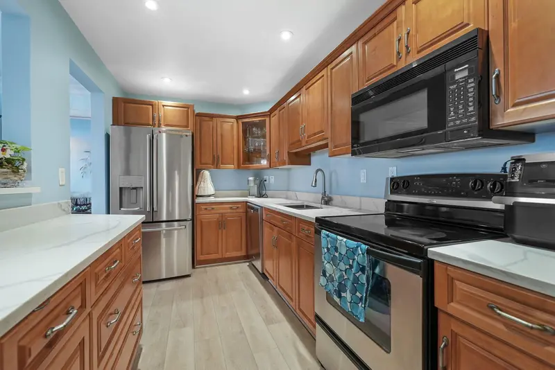 308 1437 FOSTER STREET - photo 4 of 25