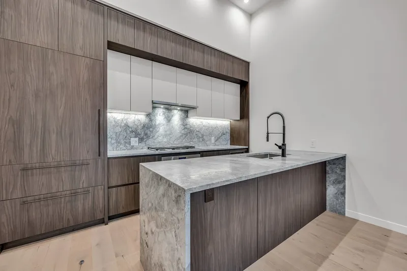 5105 2186 GILMORE AVENUE - photo 2 of 25