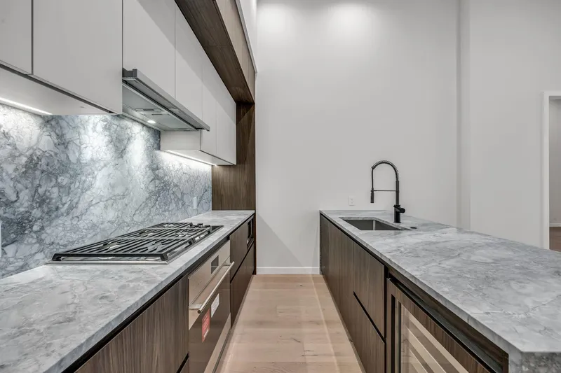 5105 2186 GILMORE AVENUE - photo 3 of 25