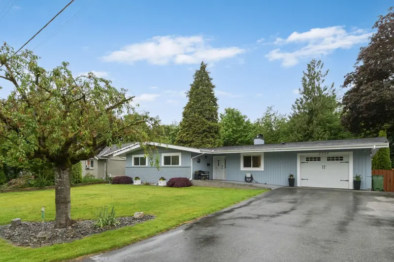 2739 SHEFFIELD WAY - photo 2 of 25