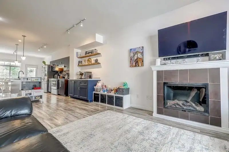 50 19480 66 AVENUE - photo 4 of 18