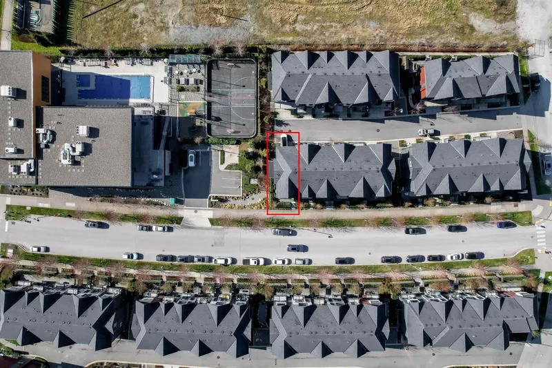 111 4662 HEMLOCK WAY - photo 4 of 25