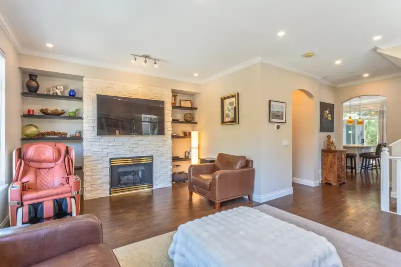 19 5240 OAKMOUNT CRESCENT - photo 2 of 35