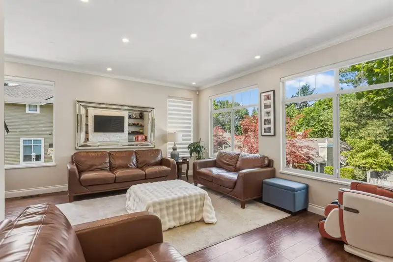 19 5240 OAKMOUNT CRESCENT - photo 4 of 35