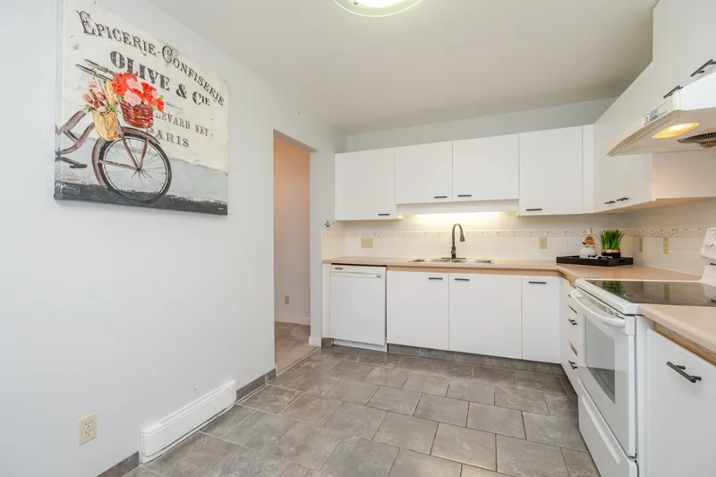 304 1488 MERKLIN STREET - photo 3 of 12