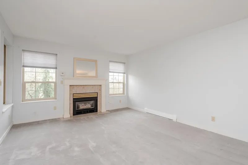 304 1488 MERKLIN STREET - photo 4 of 12