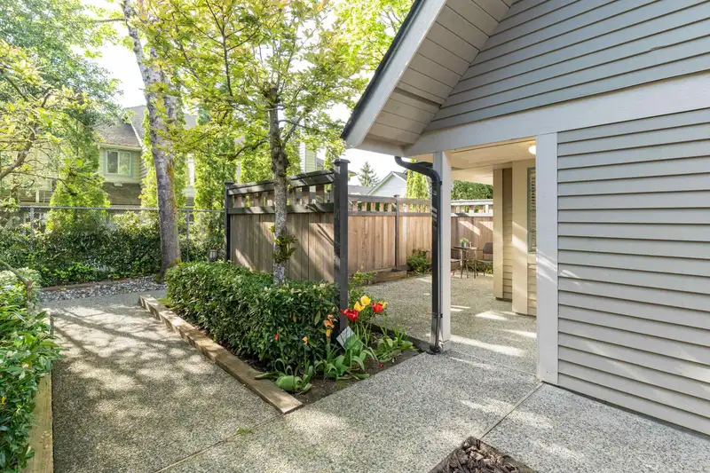3 355 DUTHIE AVENUE - photo 2 of 34