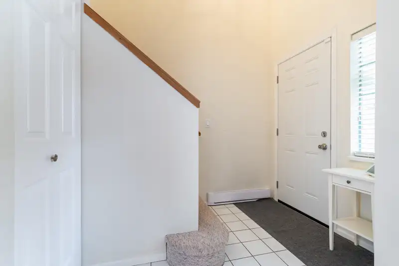 3 355 DUTHIE AVENUE - photo 4 of 34