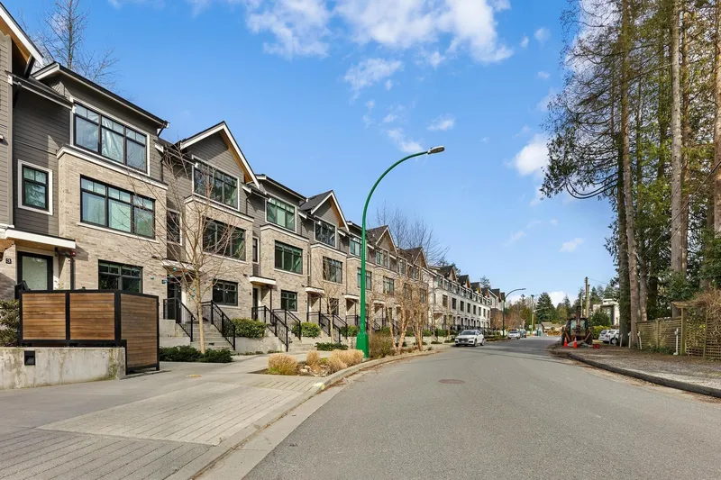 4 1960 GLENAIRE DRIVE - photo 3 of 21