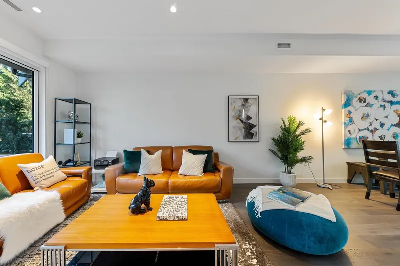 4 1960 GLENAIRE DRIVE - photo 4 of 21