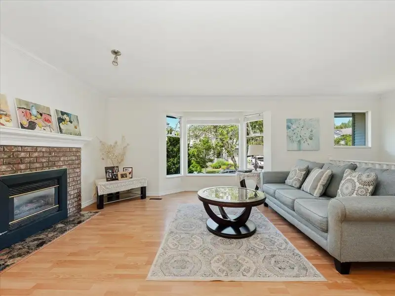 1024 160A STREET - photo 2 of 38
