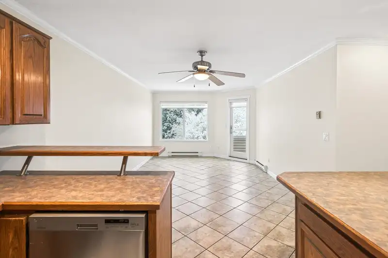 310 450 BROMLEY STREET - photo 2 of 37