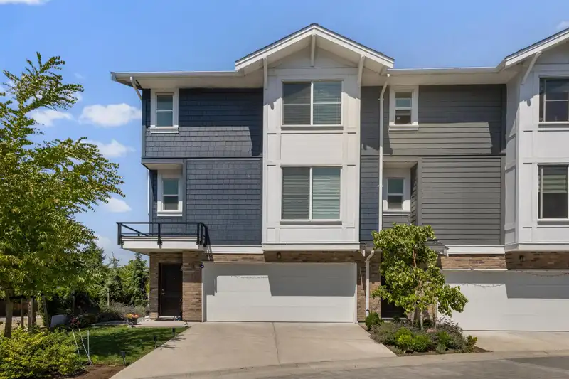 1 14355 62 AVENUE - photo 1 of 30