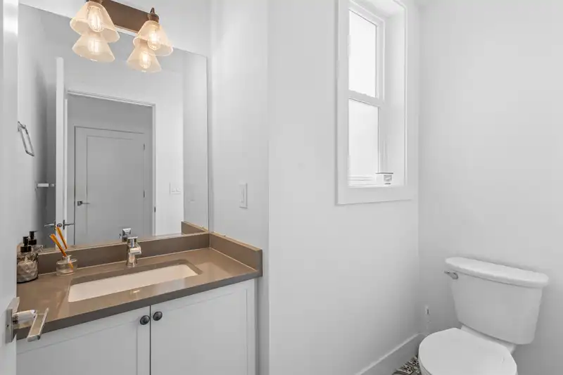 1 14355 62 AVENUE - photo 4 of 30