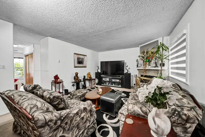 13345 70B AVENUE - photo 2 of 25