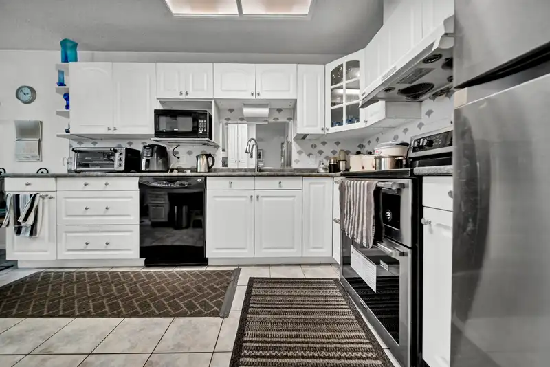 13345 70B AVENUE - photo 3 of 25