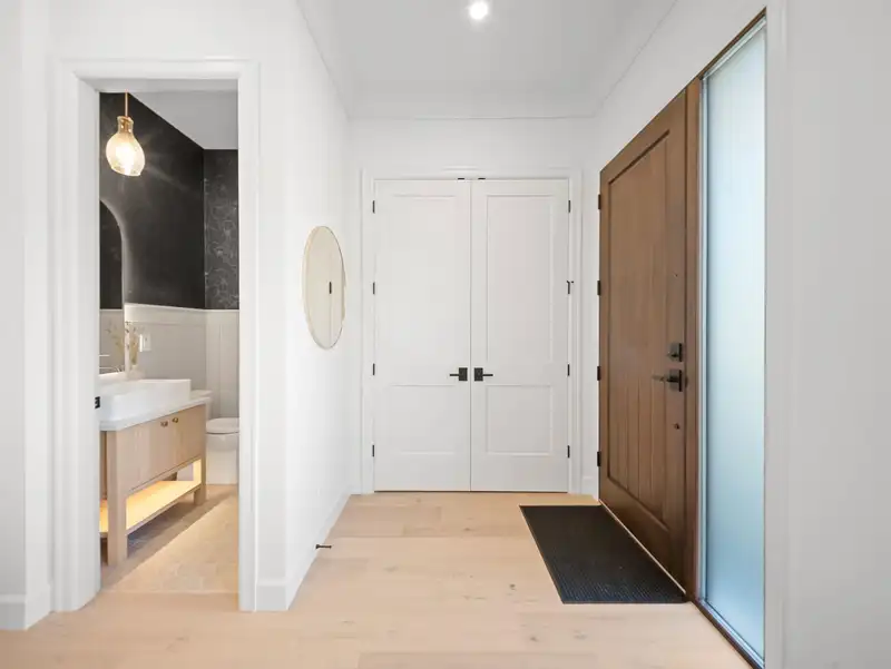 2 3786 PETER STREET - photo 2 of 36