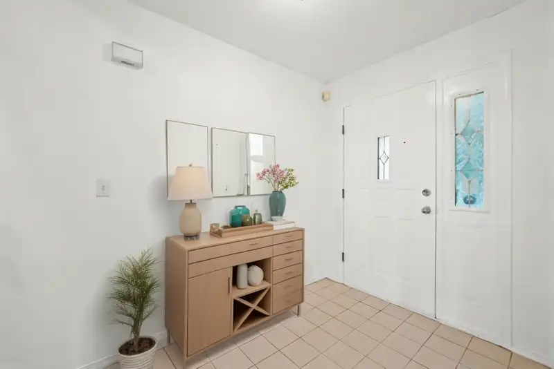 935 165 STREET - photo 2 of 40